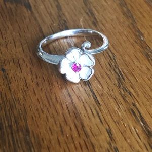 Flower ring with ruby